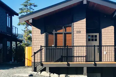 Image de Sandy pieds retraite - Cottage Oceanfront moderne avec une vue imprenable!