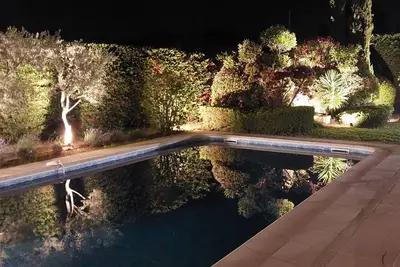 Image de Maison avec piscine et terrain de pétanque proche des villages du Luberon.