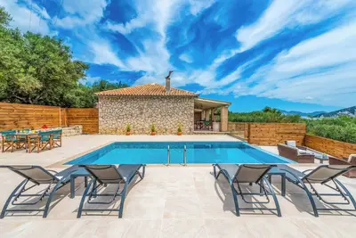 Image de Villa Marathias - superbe villa en pierre avec une vue à couper le souffle!