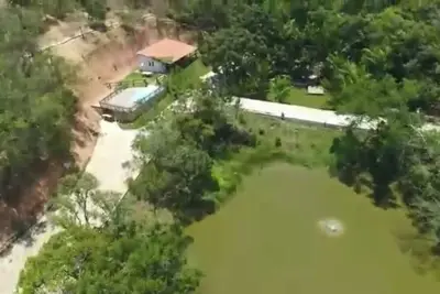 Image de Bel endroit avec piscine près de la plage et le logo