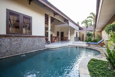 Image de Villa privée avec piscine privée 9-Br à pied de la plage de Seminyak