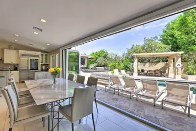 Image de Nouveau! Scottsdale Oasis: salle de jeux et terrasse au bord de la piscine!