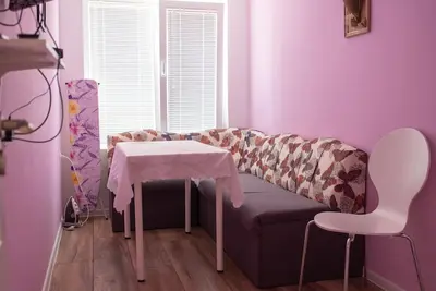 Image de Appartement entier avec entrée privée et jardin arrière. 7 min à pied de la plage