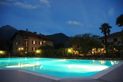 Image de Appartements lumineux et modernes avec piscine et plage et villas luxueuses au sud
