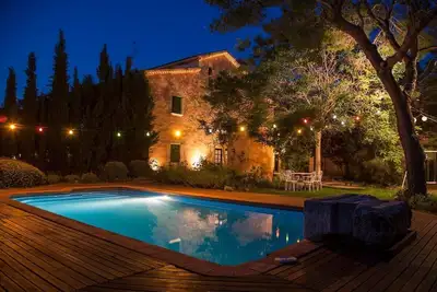 Image de Villa aux vibrations rustiques avec piscine privée à 12km de la plage!