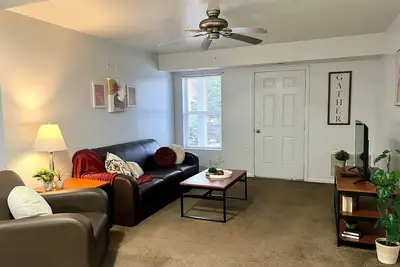 Image de Beautiful Main Level 2 Bedroom 2 Bathroom Close to Cmu Campus