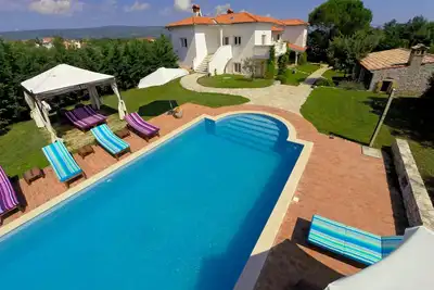 Image de Super Luxe Maison grand, 5 Chambres, 10 personnes ont recours Calme