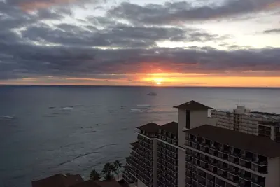 Image de Waikiki Beach, Disponible Pour Le Nouvel An, Du 27 DÉC. Au 7 Janvier * 100 pieds de la plage * Studio
