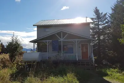 Image de Bungalow près de Bishop's Beach! Super accès à la plage, vue magnifique, adapté aux familles