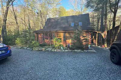 Image de Nouvelle propriété! Retraite de cabane en rondins Nc Blue Ridge Mountain