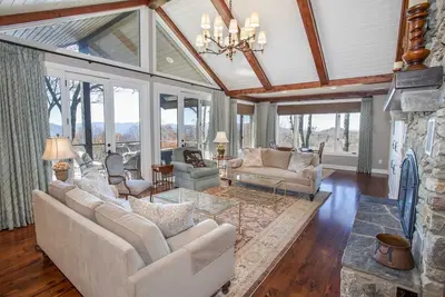 Image de 5br Accueil haut de gamme dans la communauté de Yonalossee, vues, bain à remous, suites King, équipements du club