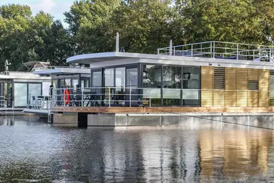 Image de Joli bateau de 2 chambres à Well