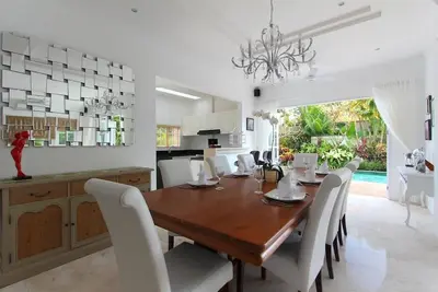 Image de 3 Bdr Villa près de Seminyak Sequare