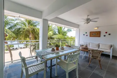 Image de Beachfront| 4Beds| Jacuzzi| Privacy| Full Kitchen