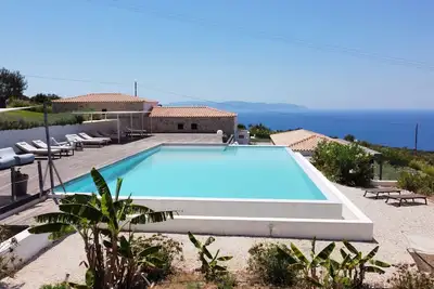 Kefi Spitia Villa - up to 28 people with beautiful views close to Lourdas Beach