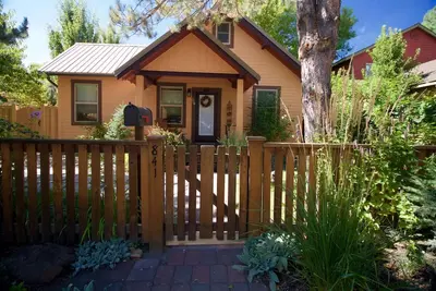 Image de Nw Federal d'Alpenglow, à quelques pas du centre-ville de Bend - Animaux acceptés! WiFi gratuit Cheminée climatisation