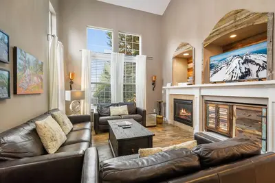 Image de The Bluffs, dans Old Mill District et à 5 minutes du centre-ville, WiFi gratuit, bain à remous, animaux acceptés clôturés