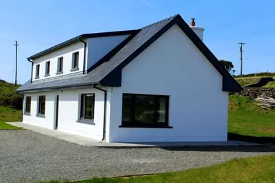 Image de Maison de luxe avec vue imprenable sur la baie de Mannin