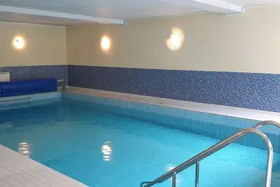 Image de Appartement avec piscine intérieure, jardin et parking