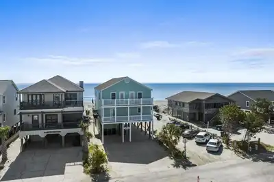 5 chambres / 3 salles de bain Ocean Front Home à Pawleys Island