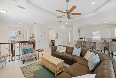 Image de Vues du Golfe! 7 lits, ascenseur, piscine communautaire, salle de jeux, 20 couchages!