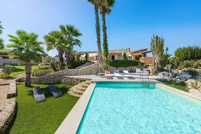 Image de Villa Catrice - Seafront villa with private pool