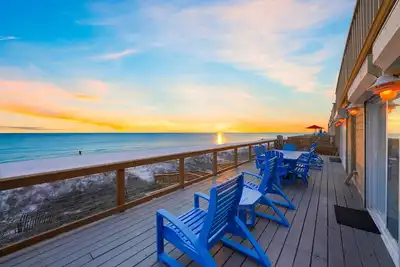 Image de En bord de mer avec un immense espace de pont en bord de mer!