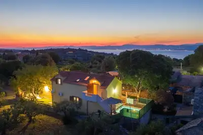 Image de Villa de luxe avec la piscine Skrip, Brac (K-17350)