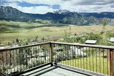 Image de Loft pittoresque avec une vue spectaculaire sur les montagnes de Gallatin