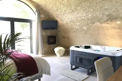 Image de Loft en Pierre dans le Luberon avec Jacuzzi privatif