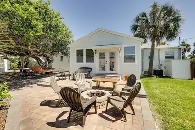 Image de Nouveau! Coastal Cottage w / Fire Pit + Patio By the Ocean