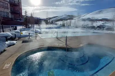 Image de Granby Ranch Ski Condo with King Bed & Bunkbed!