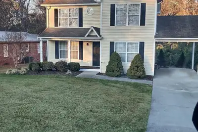 Image de Maison spacieuse près de Lee University, centre-ville historique de Cleveland