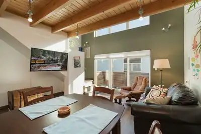 Image de Condo pour animaux de compagnie mis à jour - Marchez jusqu'à la rue Main