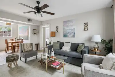 Image de Casa Fuego (Suite D) - Centre-ville historique - à seulement 3 pâtés de maisons de King St!