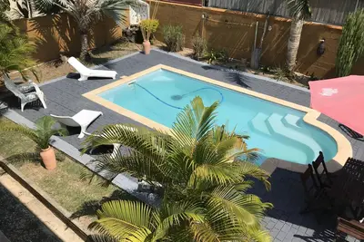 Image de Grande Villa avec piscine dans un quartier résidentiel à 5 minutes de la plage