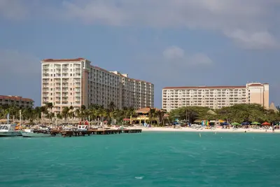 Image de Votre île vous attend - Le club de surf Aruba de Marriott!