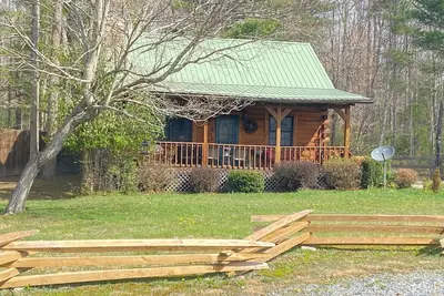 Image de Le Whitetail une cabane confortable Ă Pipestem Place