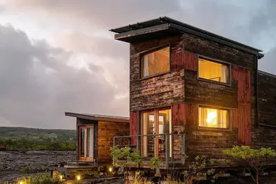 Image de The Phoenix House - Epic Tiny Home Gem on Volcanic Lava Field