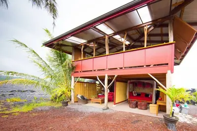 Image de Magical Lava Temple Eco-Retreat w Volcano Views and Black Sand Beaches