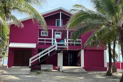 Image de Hibiscus House - Utila Ocean Front Home