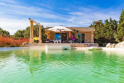 Villa de rêve avec piscine naturelle et vue mer