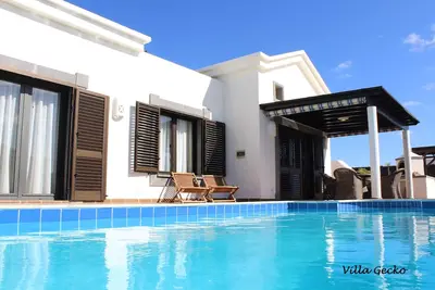 Image de Villa 100% privacy. Big hot tube, pool 28°C, SmartTV/Sat, south of Playa Blanca.
