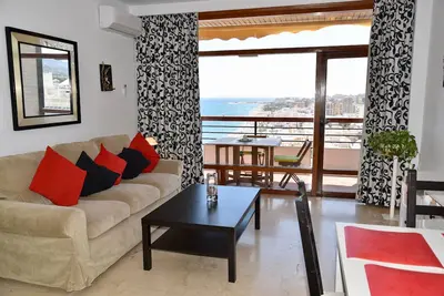 Image de Appartement de vacances Ruth No. 702 en bord de mer et piscine extérieure