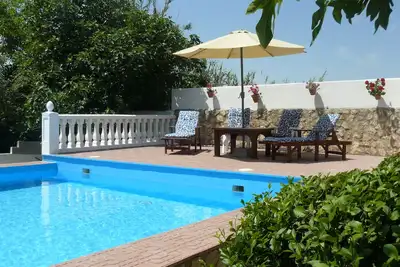 Image de Belle Cortijo avec piscine privée et jardin entre Grenade et la côte pour 4 personnes
