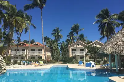 Image de Fabuleux condo à quelques pas de la plage privée et de la piscine en bord de plage.