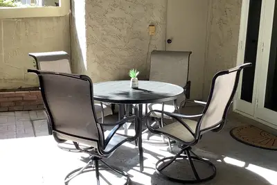 Image de Condo confortable au premier étage avec terrasse et barbecue