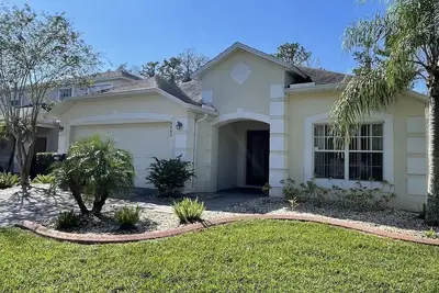 Image de Villa de luxe avec piscine plein sud et spa donnant sur la zone de conservation