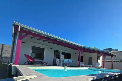 Bungalow avec piscine privée à 5 mn de la plage