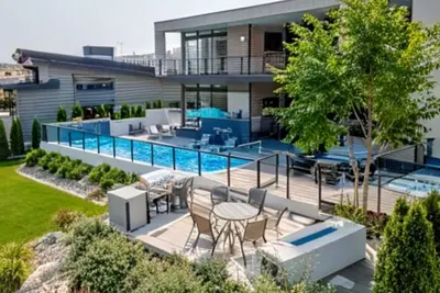 Image de Tout nouveau domaine moderne au bord de l'eau